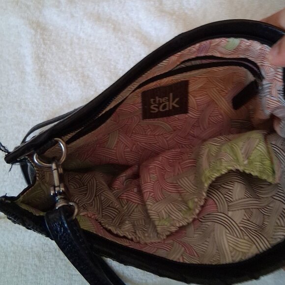 The Sak Black Leather Vintage Crossbody/Shoulder Bag LWG w/PETA Approved Liner - Picture 6 of 11
